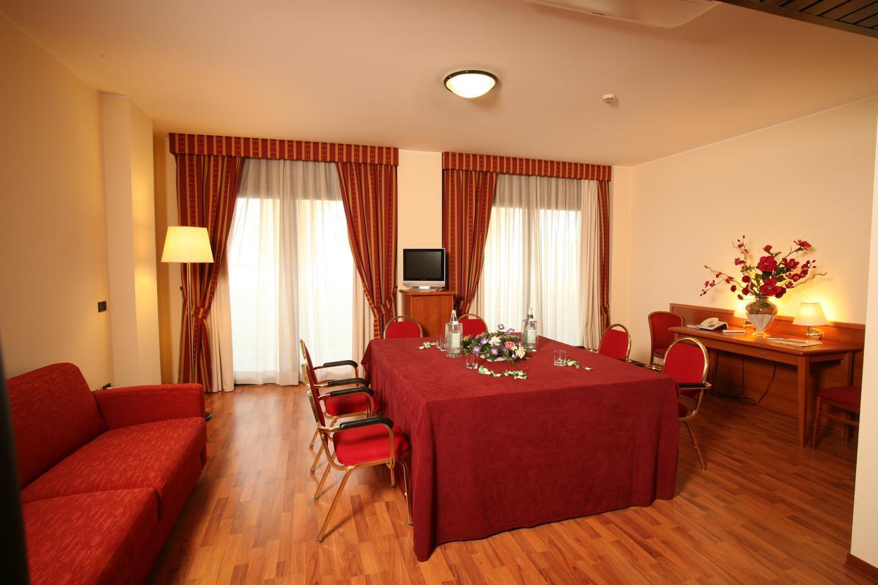 Hotel Executive Meeting & Events Udine Eksteriør bilde