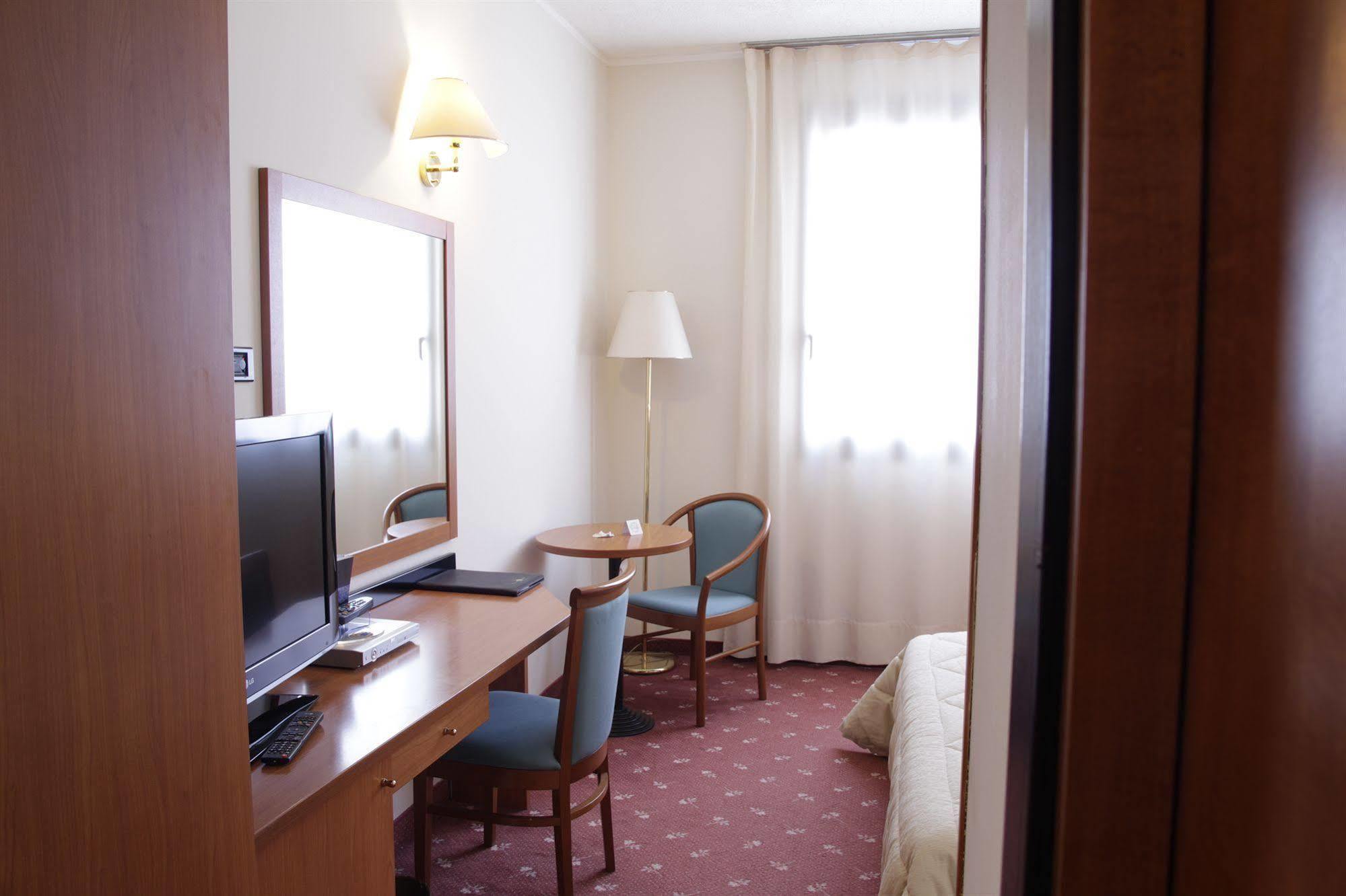 Hotel Executive Meeting & Events Udine Eksteriør bilde