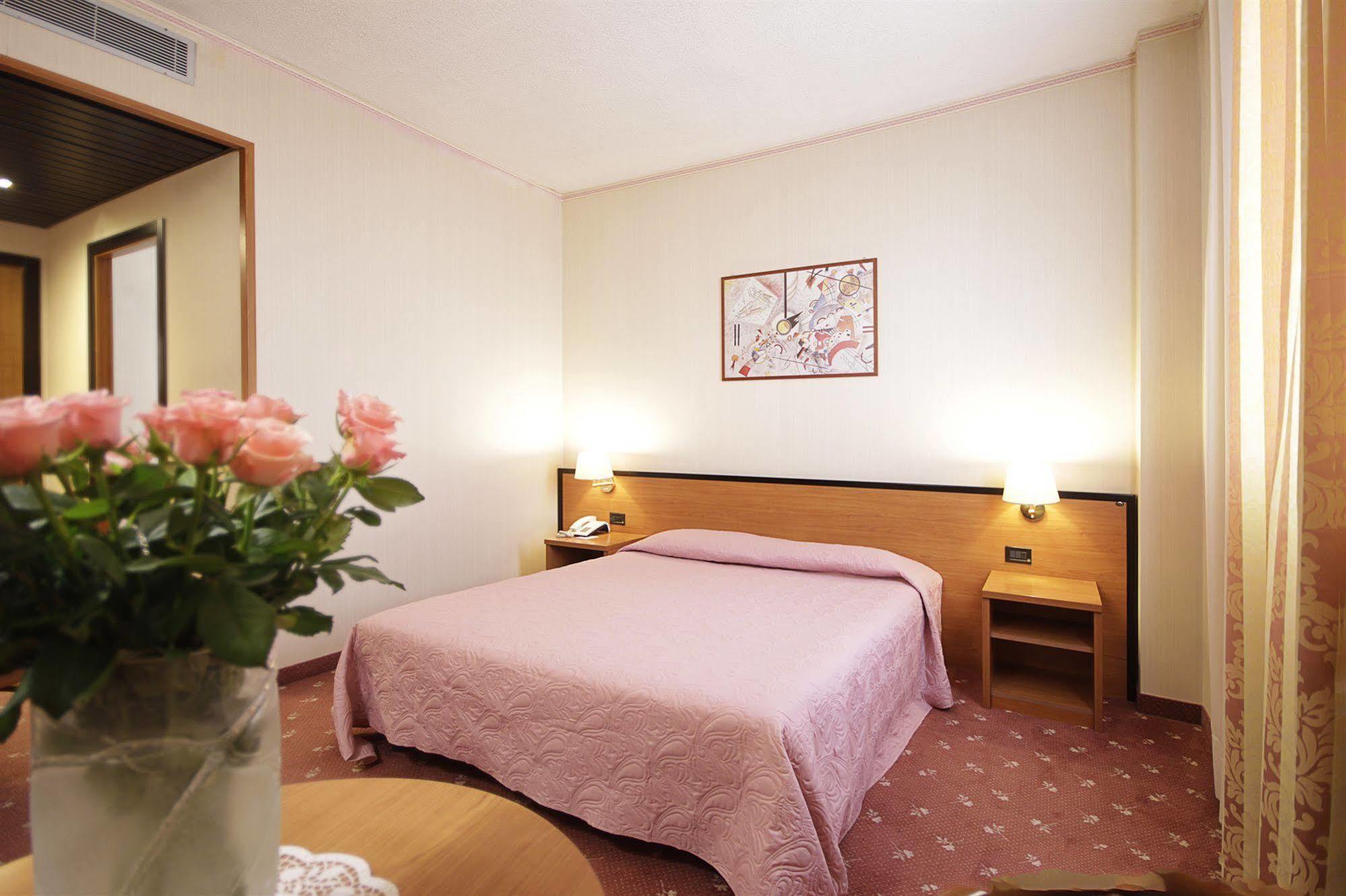 Hotel Executive Meeting & Events Udine Eksteriør bilde